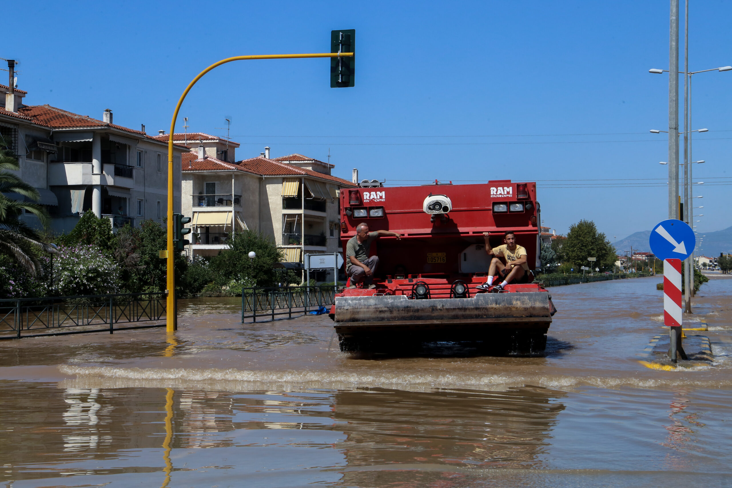 Λάρισα – πλημμύρες: Σχεδιάζονται επιχειρήσεις για την προστασία της δημόσιας υγείας