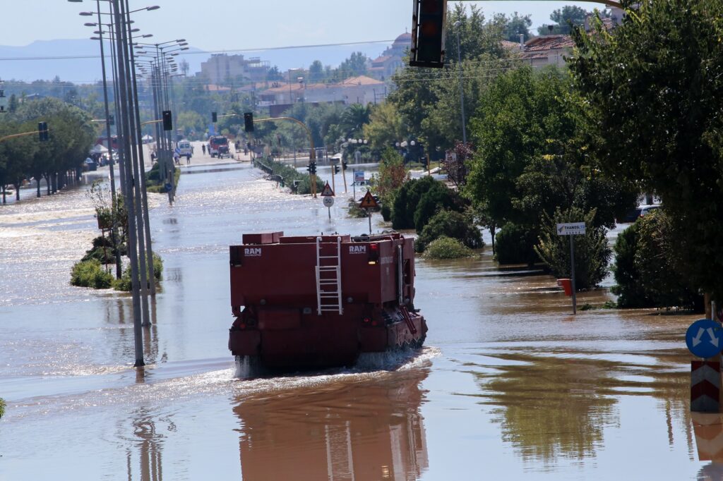 Κακοκαιρία: Σε απόγνωση οι κάτοικοι, αγωνία στα Τέμπη για την αντοχή των αναχωμάτων του Πηνειού