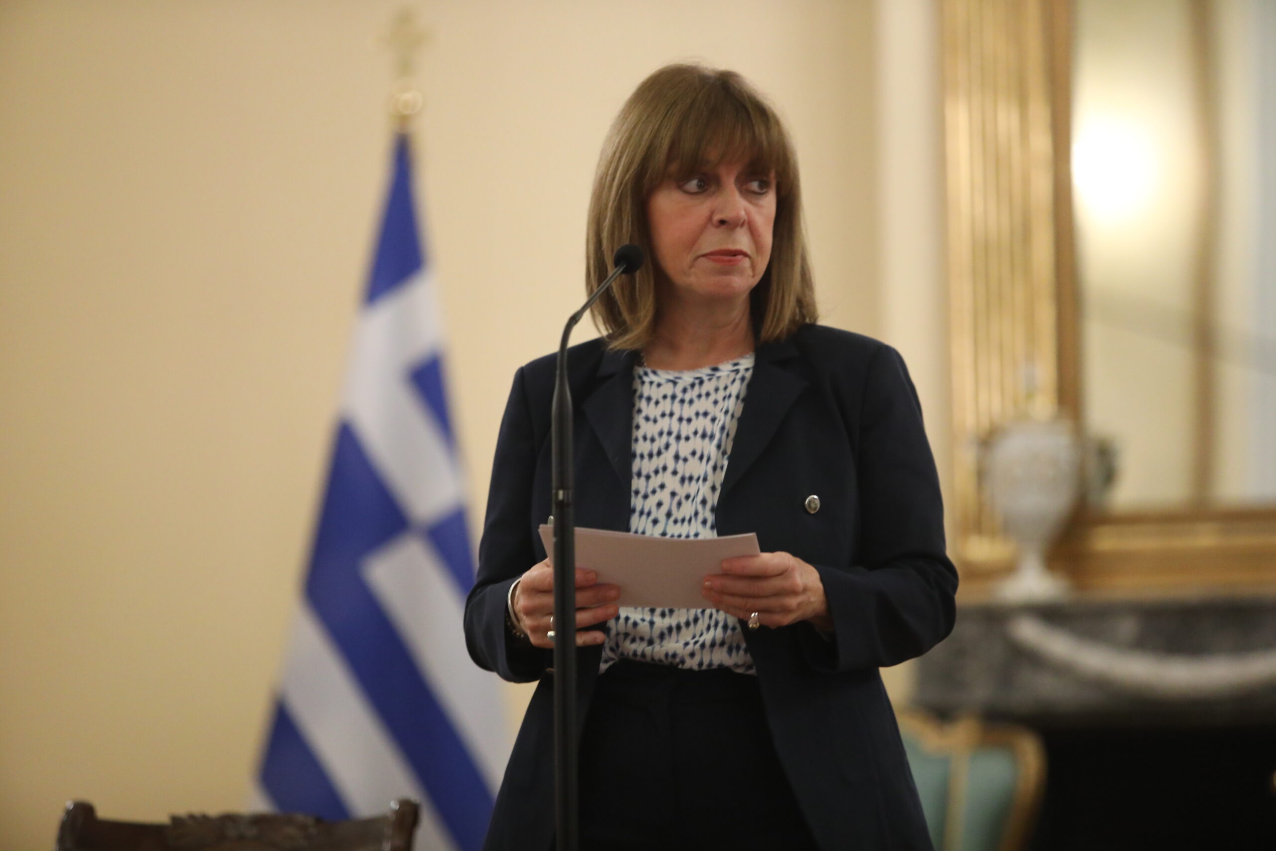 [363700] ΕΠΙΔΟΣΗ ΤΙΜΗΤΙΚΩΝ ΔΙΑΚΡΙΣΕΩΝ ΑΠΟ ΤΗΝ ΠτΔ ΚΑΤΕΡΙΝΑ ΣΑΚΕΛΛΑΡΟΠΟΥΛΟΥ(ΓΙΑΝΝΗΣ ΠΑΝΑΓΟΠΟΥΛΟΣ/EUROKINISSI)