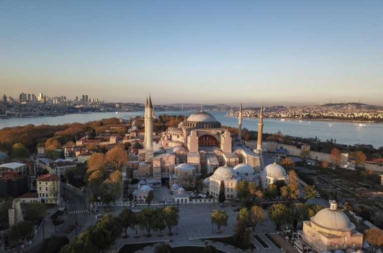 Η επίσημη διάψευση για τον χρόνο εργασιών συντήρησης της Αγίας Σοφίας – «Το τέμενος θα είναι ανοιχτό για λατρεία και επισκέψεις»