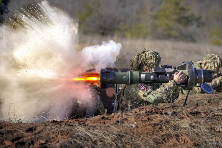 ΗΠΑ: Προμήθεια του ουκρανικού στρατού με πυρομαχικά απεμπλουτισμένου ουρανίου