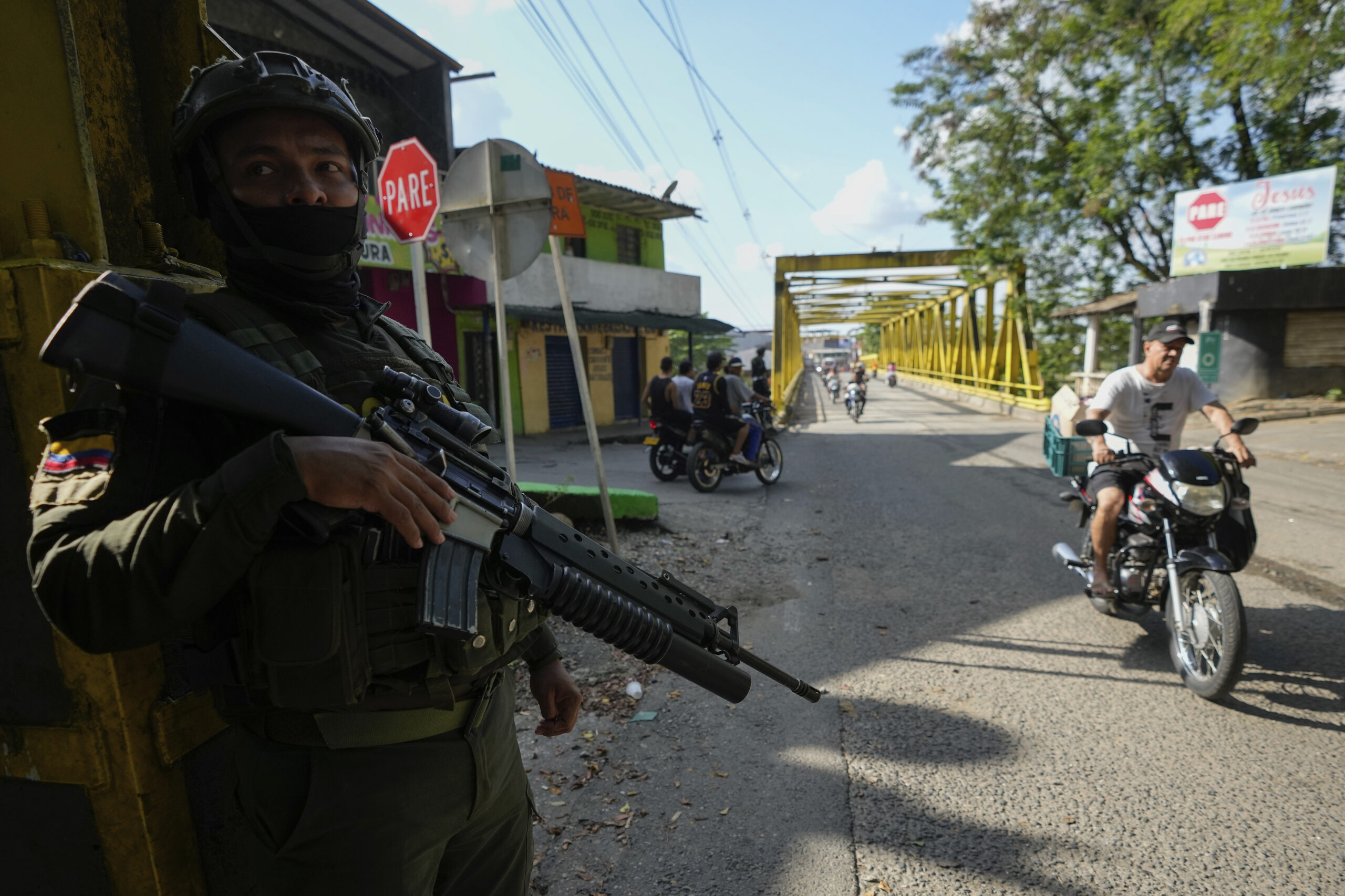 Κολομβία: Εννέα νεκροί σε συγκρούσεις μεταξύ ανταρτών στην Αραούκα