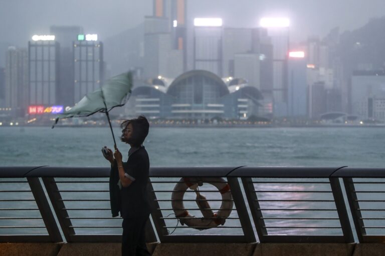 Κίνα: Σε συναγερμό Χονγκ Κονγκ και Σεντζέν ενόψει της άφιξης του «σούπερ τυφώνα» Σάολα
