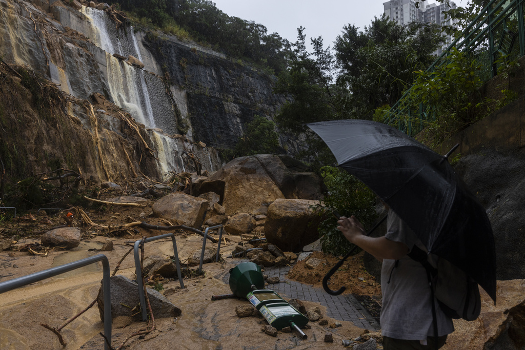 Κίνα: Το Χονγκ Κονγκ πλήττεται από τις χειρότερες βροχές των τελευταίων σχεδόν 140 ετών