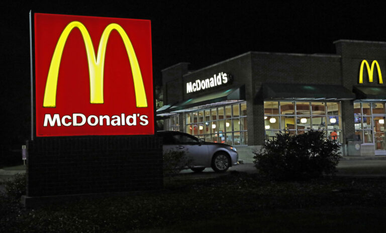«Ας φάνε στα McDonald’s»: Επικρίσεις στον καγκελάριο της Αυστρίας – Είπε σε οικογένειες με χαμηλό εισόδημα να ταΐζουν τα παιδιά τους με χάμπουργκερ