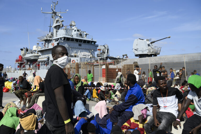 Υπ. Εσωτερικών Γαλλίας: Η χώρα «δεν θα δεχθεί μετανάστες» από το ιταλικό νησί Λαμπεντούζα