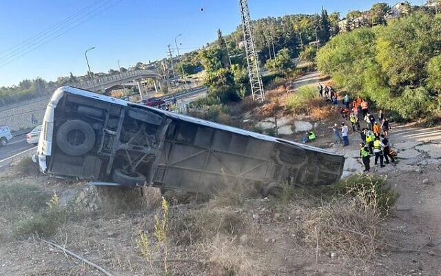 Ισραήλ: Ανατροπή σχολικού λεωφορείου με 33 τραυματίες – Σε σοβαρή κατάσταση δύο παιδιά