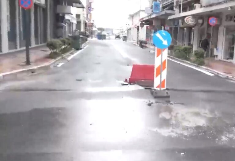 Φούσκωσε η άσφαλτος στους δρόμους- Χωρίς ρεύμα και νερό οι κάτοικοι του Βόλου