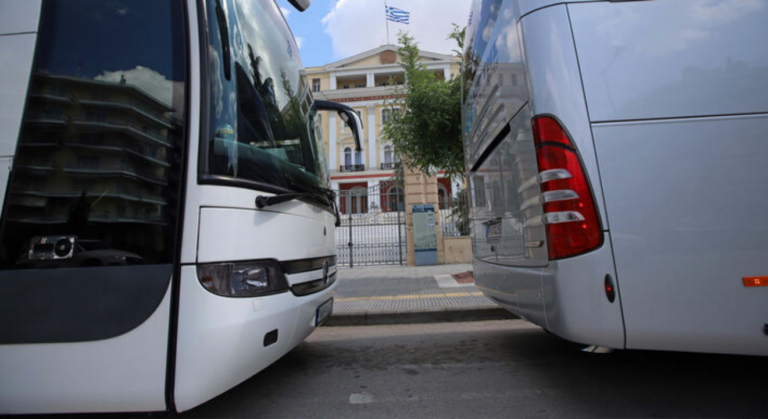 Θεσσαλονίκη: Aναστάτωση με λεωφορείο στη Μοναστηρίου-Η μηχανή έβγαζε ατμό