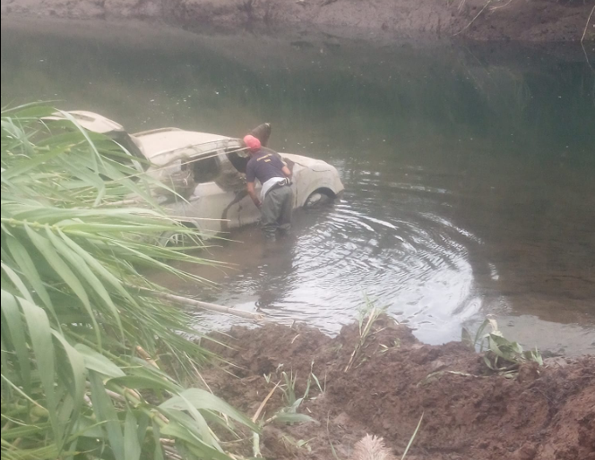 Άνοιξαν το φράγμα στον Πάμισο και βρήκαν στο ποτάμι το αυτοκίνητο της ληστείας των ΕΛΤΑ στη Μεσσήνη (φωτογραφίες)  