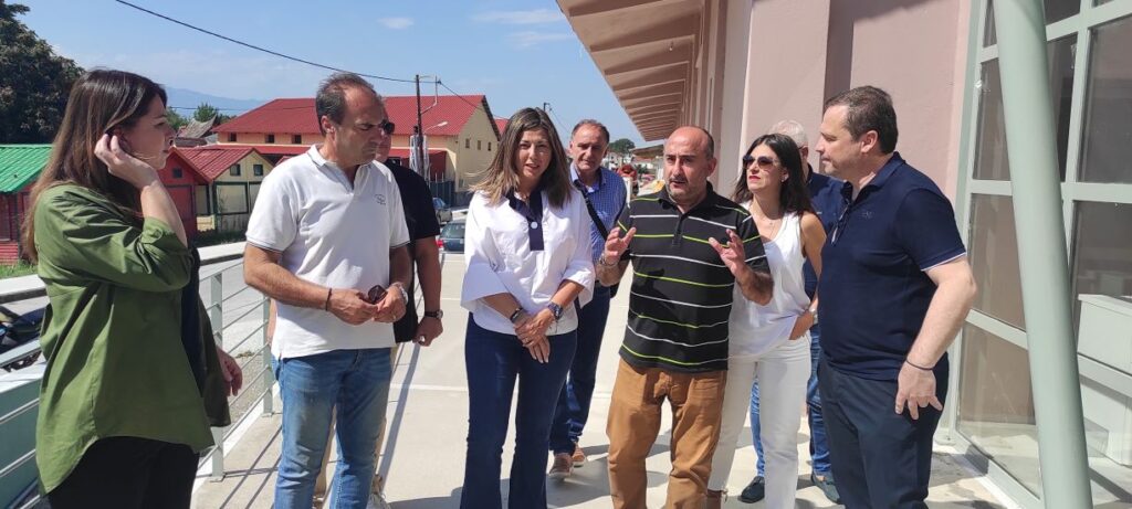 Τριπλή επίσκεψη της Υπουργού Κοινωνικής Συνοχής και Οικογένειας, Σοφίας Ζαχαράκη σε δομές φιλοξενίας πληγέντων στα Τρίκαλα