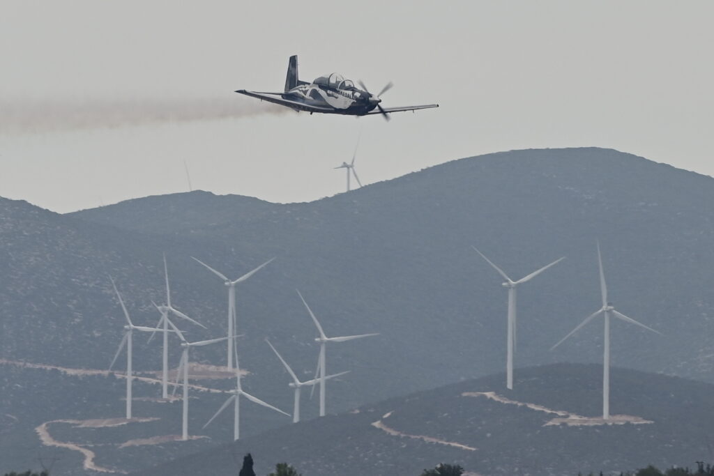 Athens Flying Week: Eντυπωσιακές υπερπτήσεις στην Τανάγρα στο πλαίσιο του διήμερου αεροπορικού σόου