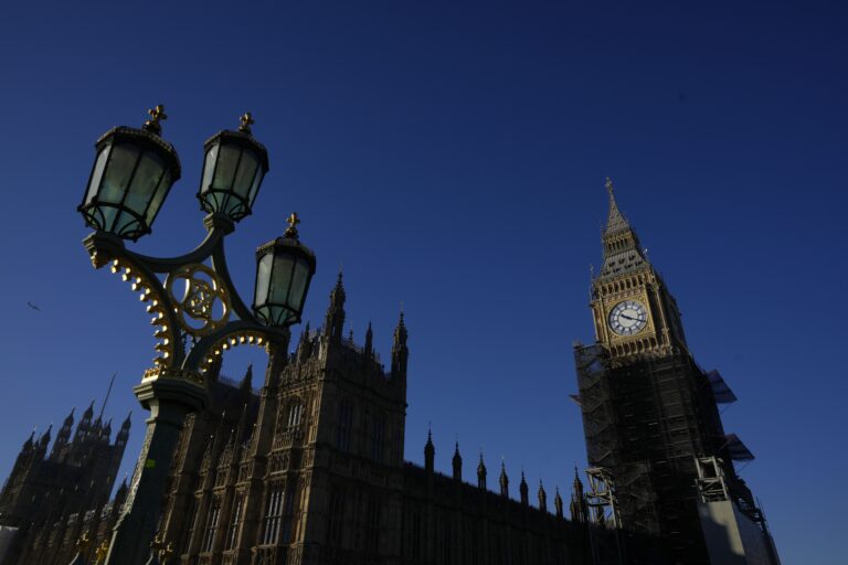 «Βράζει» το βρετανικό κοινοβούλιο για τον ερευνητή – κατάσκοπο της Κίνας – Αρνείται τα πάντα