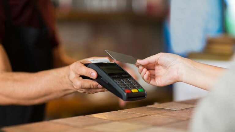 ΑΑΔΕ: Εντοπισμός 784.000 παραβάσεων φοροδιαφυγής με αποκρυβείσα ύλη άνω των 28 εκατ. ευρώ