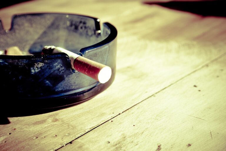 Μεγάλη μελέτη αποκαλύπτει ότι το κάπνισμα επιταχύνει τη γήρανση