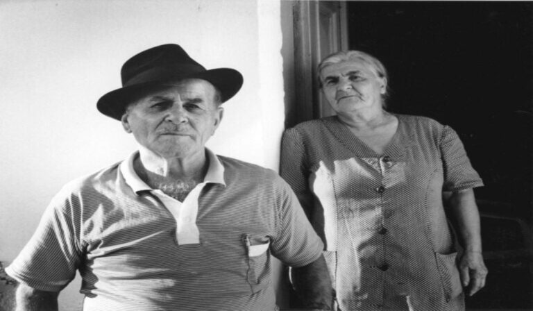 Οι πτυχές της ελληνοαυστραλιανής πραγματικότητας μέσα από το νέο βιβλίο-άλμπουμ της φωτογράφου Έφης Αλεξάκη