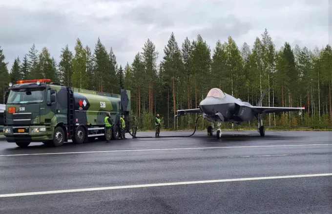Νορβηγία: Δύο μαχητικά αεροσκάφη F-35A της Lockheed Martin προσγειώθηκαν για ανεφοδιασμό σε αυτοκινητόδρομο