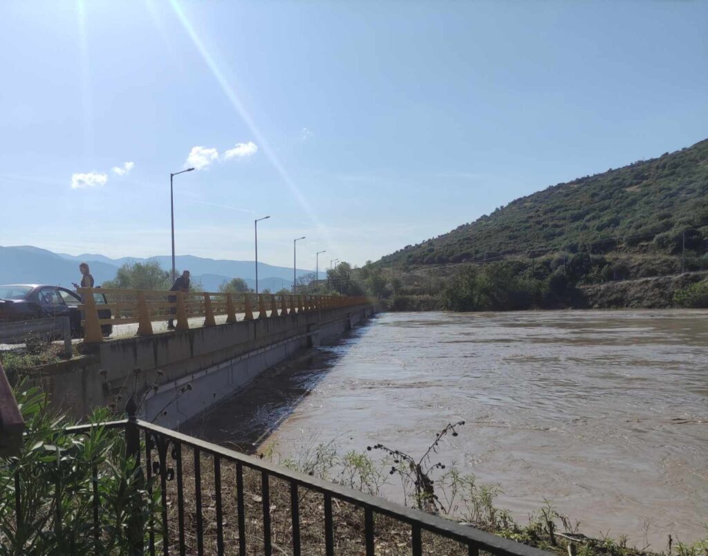 Τέμπη: Πλημμύρισε ο κάμπος Ιτέας-Γόννων, έκλεισε η γέφυρα στον Παραπόταμο
