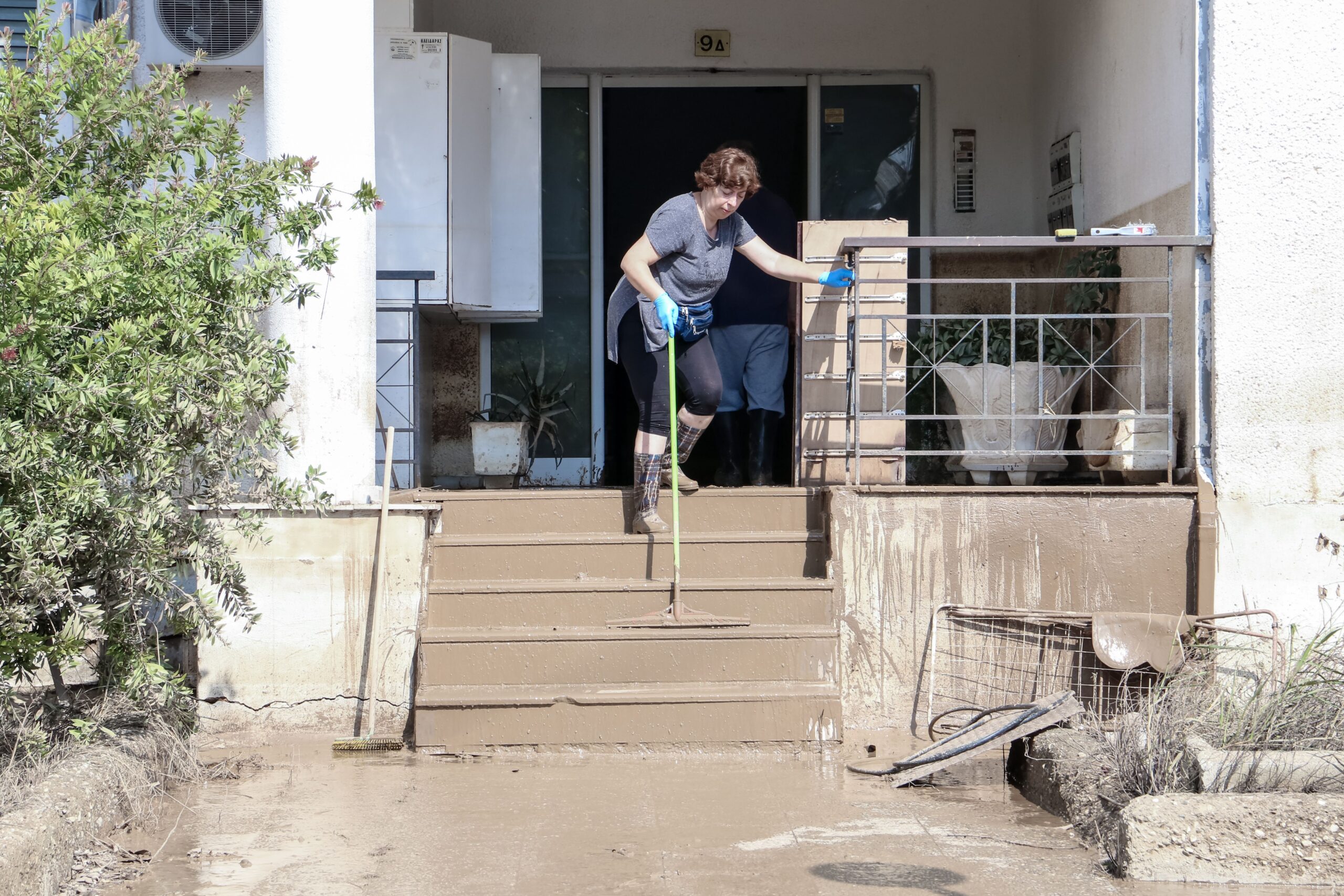 Οξύτατες αντιδράσεις για την αποστολή εκκαθαριστικών ΕΝΦΙΑ σε πλημμυροπαθείς της Λάρισας – Στη Βουλή το θέμα απο βουλευτές της αντιπολίτευσης