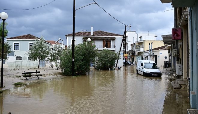 Θεσσαλία: Είδη πρώτης ανάγκης από ΝΔ και ΟΝΝΕΔ για τους πλημμυροπαθείς