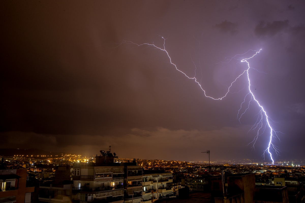 Κορυφώνεται σήμερα η κακοκαιρία: Έντονη κεραυνική δραστηριότητα και καταιγίδες στην Αττική από τα ξημερώματα – Ποιες περιοχές βρίσκονται στο «μάτι» του Elias