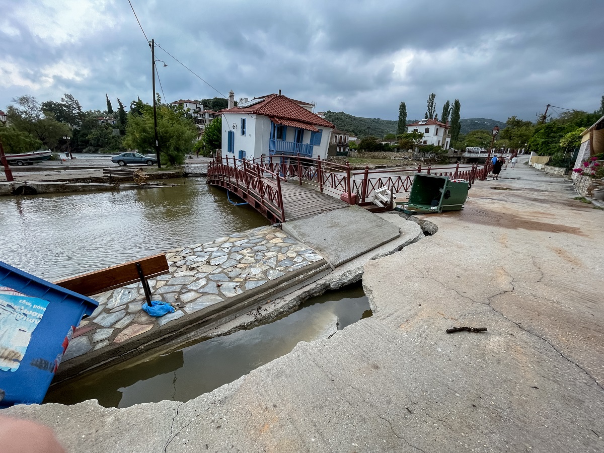 Κακοκαιρία «Daniel»: Απεγκλωβισμός 68 ατόμων από περιοχές του Πηλίου