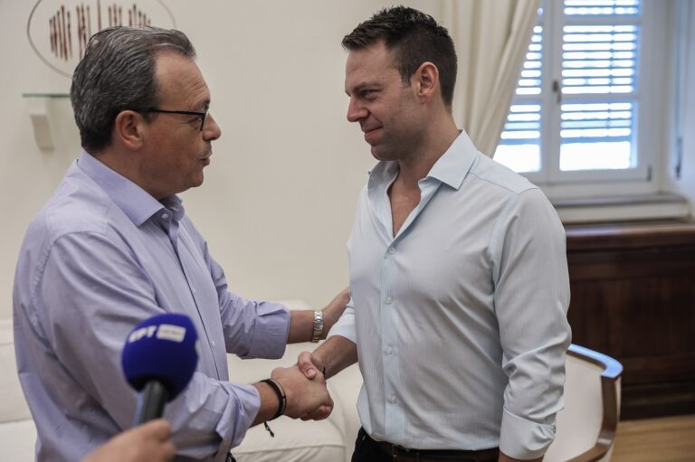 Παραμένει πρόεδρος της ΚΟ του ΣΥΡΙΖΑ ο Σ. Φάμελλος: Μπροστά μας δουλειά με ευθύνη και συλλογικότητα – Στ. Κασσελάκης: Να συνεχίσεις δυνατά