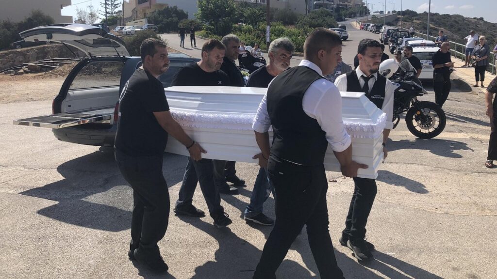 Άγιος Νικόλαος: Έφτασε στην πόλη η σορός του Αντώνη – Στις 12 η κηδεία