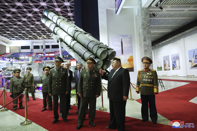 Προβληματίζει τις ΗΠΑ μια ενδεχόμενη συνάντηση Κιμ Γιονγκ Ουν με Πούτιν – Πιθανή η πώληση όπλων από την Β. Κορέα στη Ρωσία