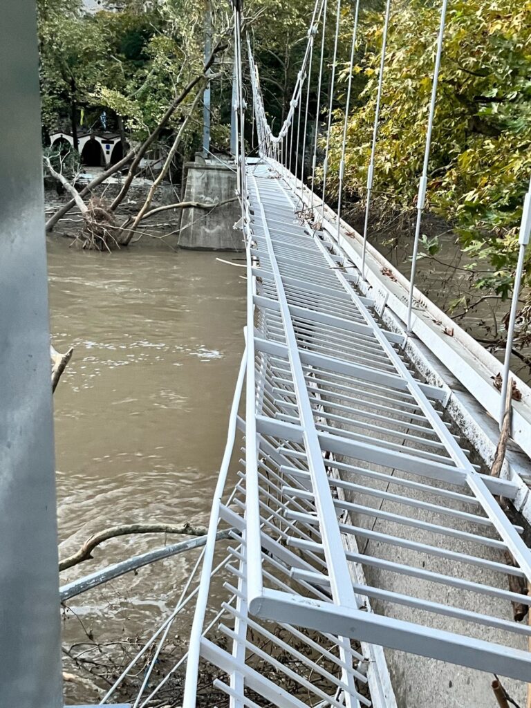 Μητρόπολη Λαρίσης κατά Περιφέρειας Θεσσαλίας για την ανακατασκευή της γέφυρας στην Αγία Παρασκευή Τεμπών