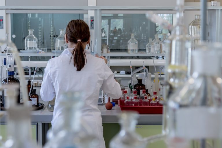 Ην. Βασίλειο: Τα οροθετικά άτομα (HIV) μπορούν πλέον να δωρίσουν ωάρια ή σπέρμα για να κάνουν οικογένεια