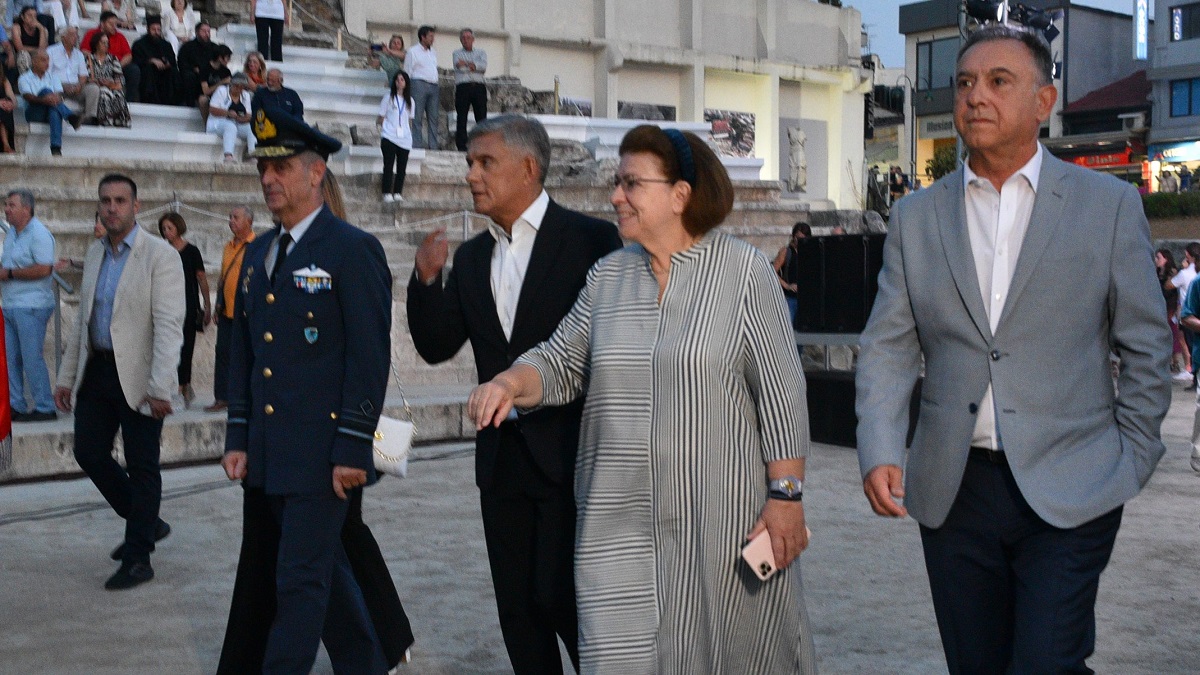 mendoni To αρχαίο θέατρο της Λάρισας αποδόθηκε στους πολίτες – Ιστορική στιγμή για την περιοχή