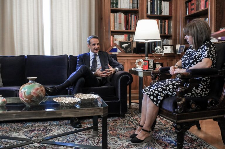 Κ. Μητσοτάκης στη συνάντηση με την ΠτΔ για κακοκαιρία: Οι πολίτες να υπακούουν στην Πολιτική Προστασία