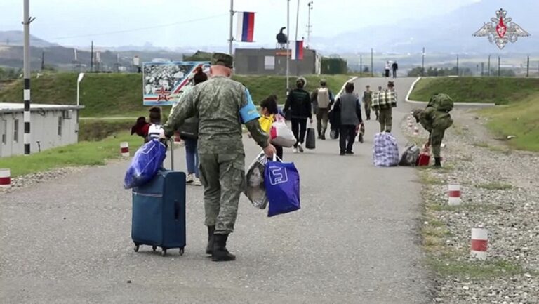 Aζερμπαϊτζάν: Αμνηστία στους μαχητές του Ναγκόρνο Καραμπάχ που θα παραδοθούν – Έτοιμο το Γερεβάν να δεχθεί πρόσφυγες