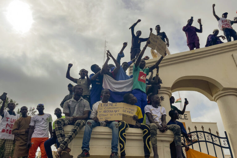 Αφρική: Επτά πραξικοπήματα σε τρία χρόνια – Ο Νίγηρας και η Γκαμπόν ακολούθησαν τη μακρά παράδοση στρατιωτικών εξεγέρσεων