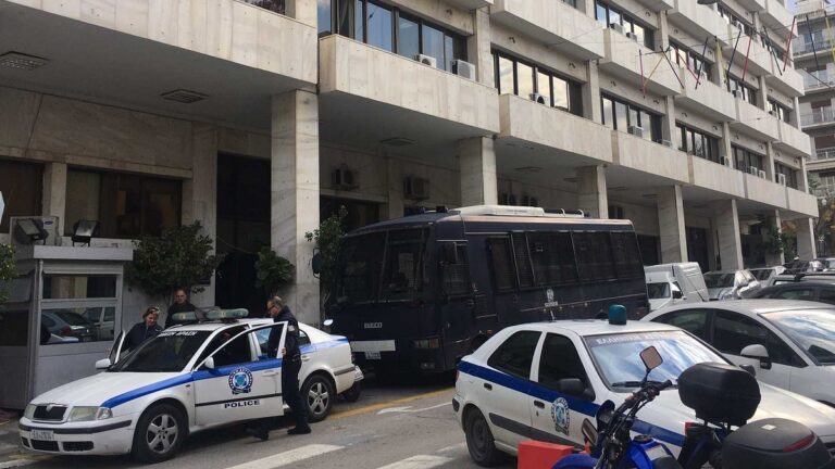 Πάτρα: Σύλληψη 4 ατόμων που εκβίαζαν επιχειρηματία – Του είχαν πάρει πάνω από 130 χιλιάδες ευρώ