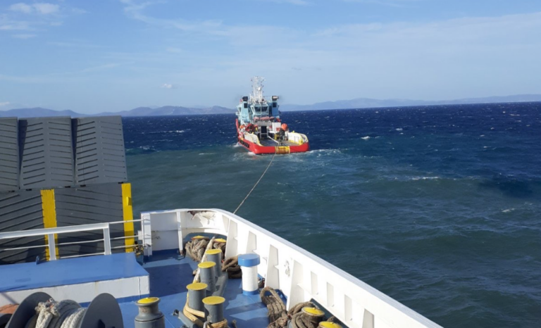 Ραφήνα: Καθηλωμένο από το πρωί με 734 επιβάτες το Fast Ferries Andros – Εικόνες από την επιχείρηση