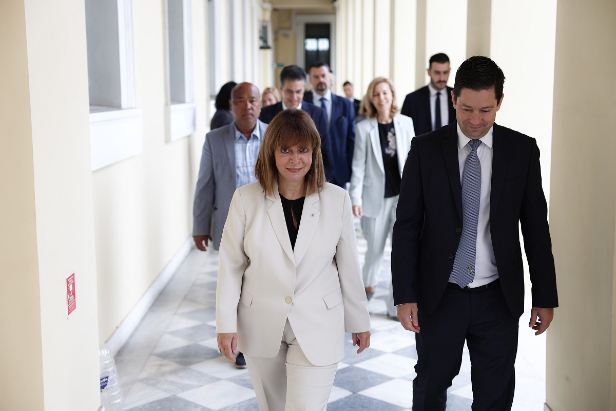 Η ΠΡΟΕΔΡΟΣ ΤΗΣ ΔΗΜΟΚΡΑΤΙΑΣ ΚΑΤΕΡΙΝΑ ΣΑΚΕΛΛΑΡΟΠΟΥΛΟΥ ΣΤΗΝ ΕΝΑΡΞΗ ΤΟΥ ΣΕΜΙΝΑΡΙΟΥ ΜΕ ΤΙΤΛΟ "ΔΙΚΑΣΤΙΚΗ ΑΝΑΓΕΝΝΗΣΗ" ΣΤΟ ΑΜΦΙΘΕΑΤΡΟ "ΑΛΚΗΣ ΑΡΓΥΡΙΑΔΗΣ" ΤΟΥ ΠΑΝΕΠΙΣΤΗΜΙΟΥ ΑΘΗΝΩΝ (ΘΟΔΩΡΗΣ ΜΑΝΩΛΟΠΟΥΛΟΣ/ΓΡΑΦΕΙΟ ΤΥΠΟΥ ΠΡΟΕΔΡΙΑΣ ΤΗΣ ΔΗΜΟΚΡΑΤΙΑΣ/EUROKINISSI)