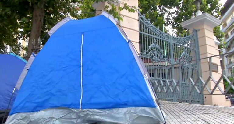 Θεσσαλονίκη: Διαδήλωση φοιτητών έξω από το ΥΜΑΘ – Διαμαρτύρονται για τα υπέρογκα ενοίκια
