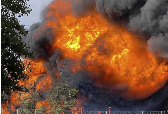 Ρωσία: Φωτιά κοντά σε τερματικό σταθμό πετρελαίου στο παραθαλάσσιο θέρετρο του Σότσι στη Μαύρη Θάλασσα