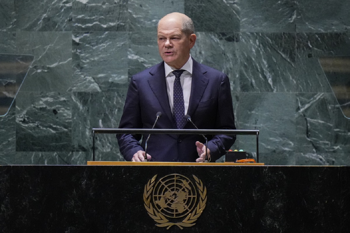 Ομιλία Σολτς στη Γενική Συνέλευση ΟΗΕ: Επιφυλακτικοί σε μια κατ’ επίφαση ειρήνη στην Ουκρανία – Ο Πούτιν πρέπει να βάλει τέλος στον πόλεμο