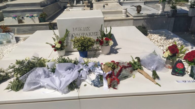 Χανιά: Δύο χρόνια από το θάνατο του Μίκη Θεοδωράκη – Τιμήθηκε η μνήμη του στο Γαλατά (βίντεο)