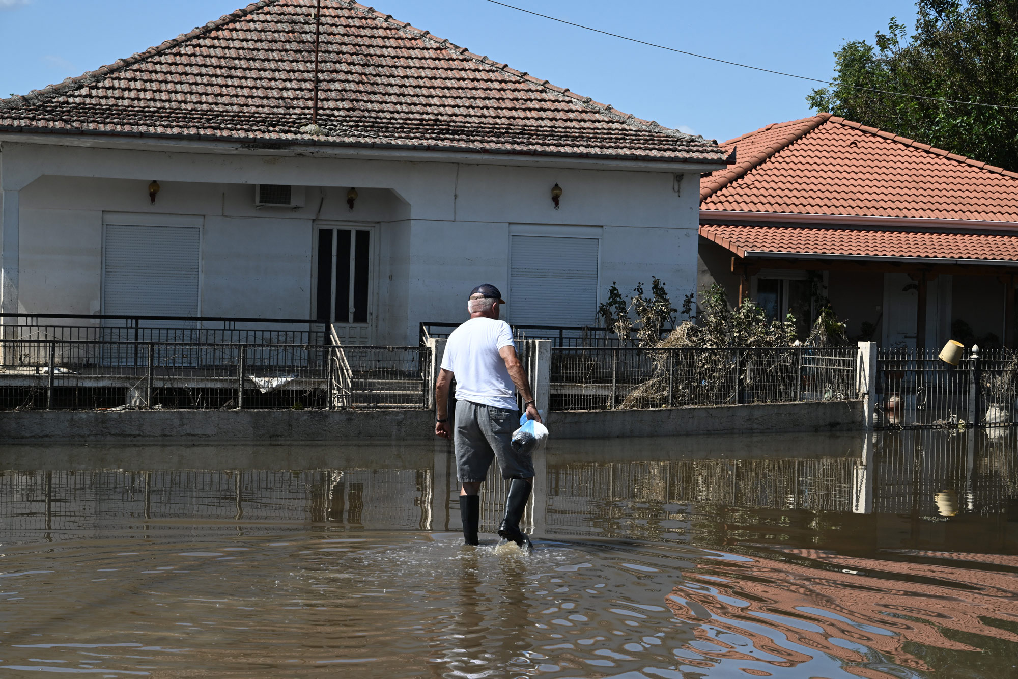 ΥΠΕΝ: Παραπλανητικοί οι ισχυρισμοί για διακοπές ηλεκτροδότησης σε πλημμυροπαθείς αγρότες