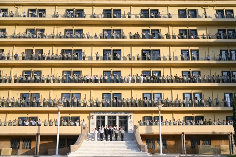 ΓΓΕΘΑ: Με συγκίνηση ολοκληρώθηκε η τελετή απόδοσης τιμών στους πέντε νεκρούς στη Λιβύη