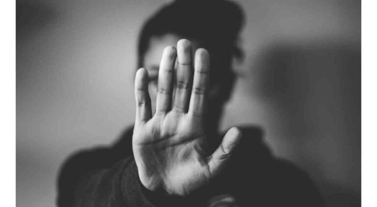 Ενδοοικογενειακή βία: Πού μπορούν να απευθύνονται οι γυναίκες για να βρουν στήριξη