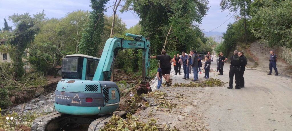 Θεσσαλία: Εντατικές οι προσπάθειες για την αποκατάσταση των ζημιών – Προβλήματα σε υποδομές και κτίρια (βίντεο)