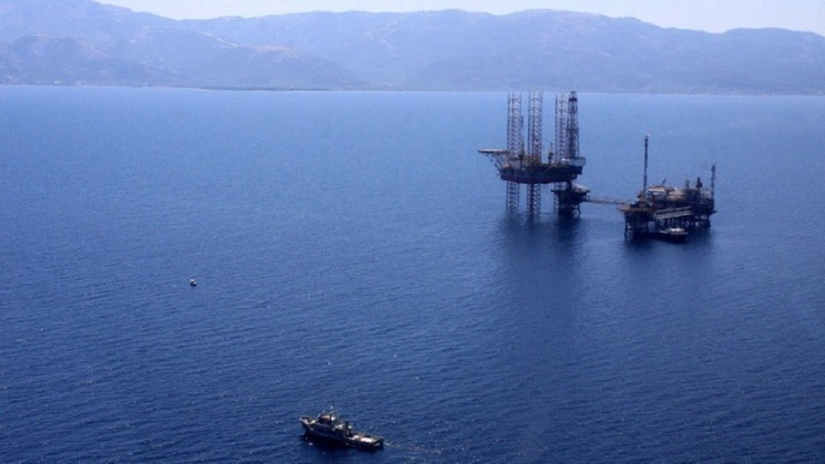 w22-110128oilrig
