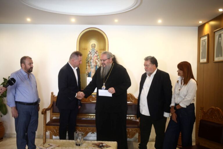 Παρέδωσε τα χρήματα για τους πλημμυροπαθείς η ΠΑΕ ΑΕΛ