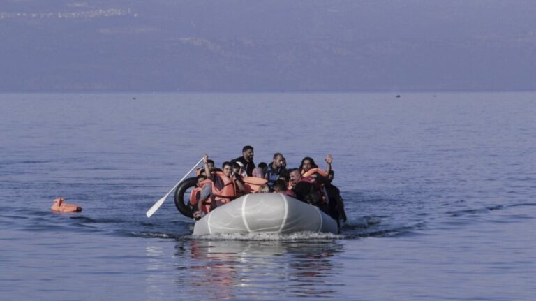 Χανιά: Μία ακόμη διάσωση προσφύγων και μεταναστών νοτίως της Γαύδου – Μεταφέρθηκαν στον Κόκκινο Πύργο
