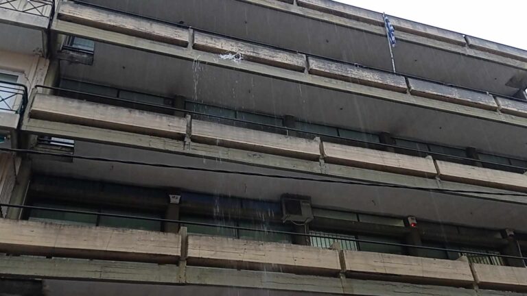 Καρδίτσα: Ισχυρές βροχοπτώσεις με κεραυνούς – Σε καλή κατάσταση η στάθμη των ποταμών- Κλειστή η ΔΟΥ